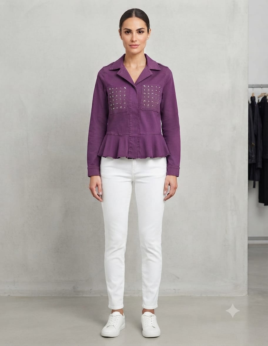 CAMPERA VIOLETA ESTILO URBANO CON TACHAS