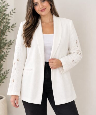 BLAZER CON BORDADO EN MANGA