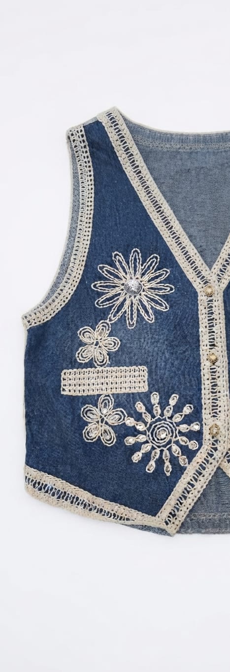 CHALECO DENIM BORDADO - Imagen 2